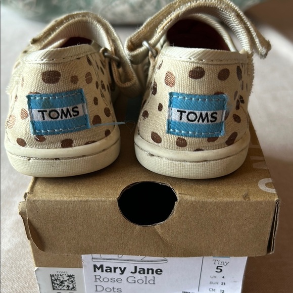 Toms Cream with bronze polka dots Velcro strap Dress Shoes.  Baby size 5 - Picture 4 of 4